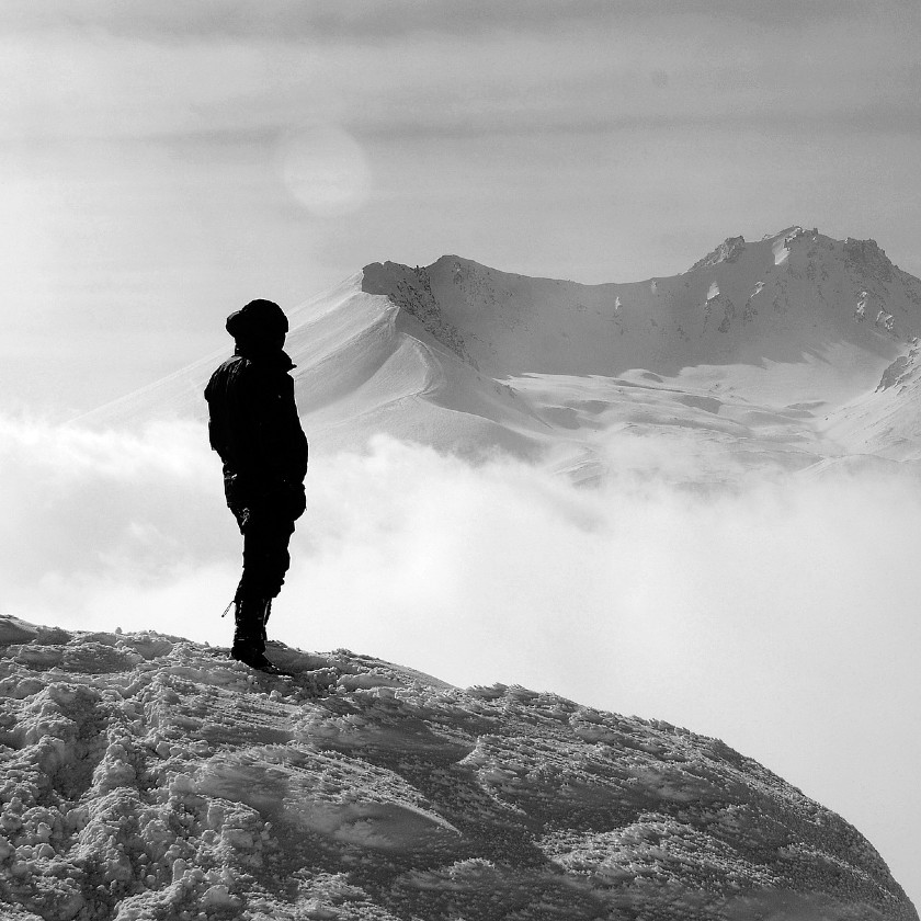 Guía de Senderismo Invernal para Principiantes con The Mountaineering Company